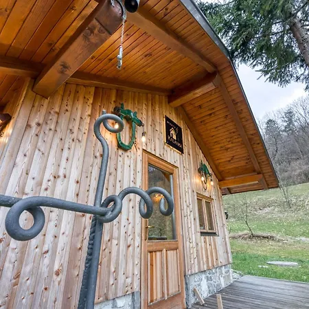 Wooden Kalanka In Pristine Nature - Happy 샬레 Kal