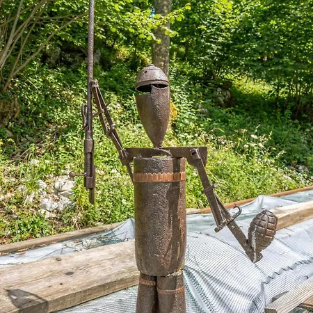 Wooden Kalanka In Pristine Nature - Happy 샬레