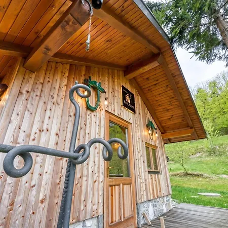 Wooden Kalanka In Pristine Nature - Happy 샬레 Kal